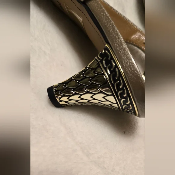 J.Renee Silver Pointed Toe Heels with Glossy Finish - Picture 4 of 6